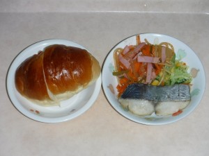 幼児食 ロールパン 魚ムニエル コールスロー スパゲティソテー