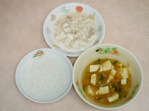 離乳食2 3倍がゆ 鯛の煮付け 野菜スープ