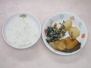 幼児食 ご飯 煮魚 白和え じゃが芋の煮付け 