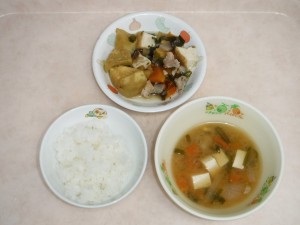 離乳食1 ご飯 鶏肉と若布の煮物 さつま芋の甘煮 みそ汁