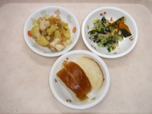 離乳食1 ロールパン 魚の五目煮 ほくほくかぼちゃ ちりじゃこサラダ