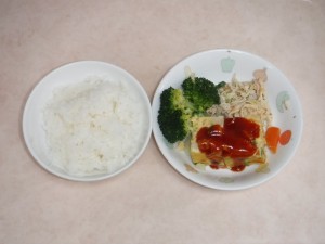 幼児食 ご飯 ポテトオムレツ 切干大根のサラダ ブロッコリー