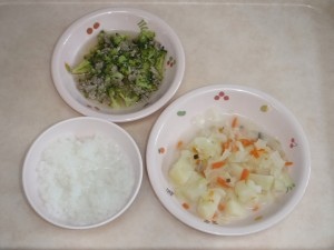 離乳食 3倍がゆ じゃが芋のミルク煮 牛肉とブロッコリーの煮物