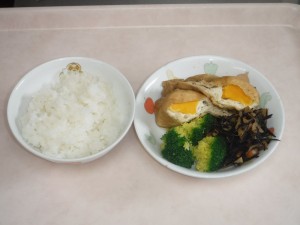 幼児食 ご飯 あぶ玉煮 ひじきの炒め煮 ブロッコリー