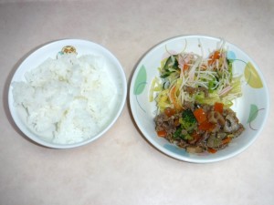 ご飯 牛肉と根菜の炒め煮 ビーフンの中華サラダ