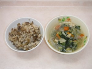 幼児食 牛肉とごぼうの混ぜご飯 冬野菜のぽかぽかスープ