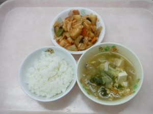 幼児食 ご飯 魚の酢豚風 レタススープ