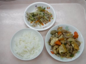 幼児食 ご飯 豚肉と野菜の味噌炒め煮 ゆかり和え