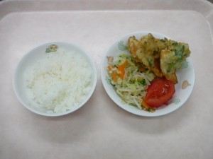 幼児食 ご飯 はんぺんのオランダ揚げ 伴三絲 トマト