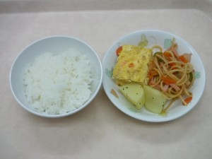 幼児食 ご飯 ツナ入り厚焼き卵 スパゲティソテー グリーンポテト
