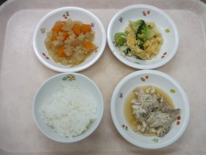 離乳食 おかゆ 煮魚 ブロッコリーの卵とじ 野菜の炊き合わせ