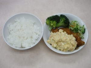 幼児食 ご飯 魚のフライタルタルソース コールスロー ブロッコリー 