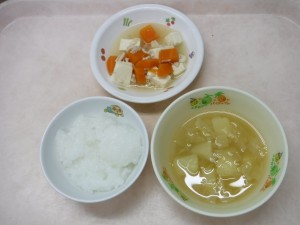 離乳食 おかゆ 五目味噌汁 人参のそぼろ煮