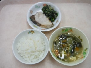幼児食 ご飯 魚の塩焼き 味噌汁 おひたし