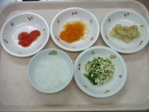 離乳食1 ７倍がゆ 豆腐とほうれん草のマッシュ 人参と玉葱のマッシュ トマト