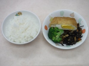 幼児食 ご飯 あぶ玉煮 ひじきの炒め煮 ブロッコリー
