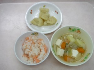 離乳食2 鮭ご飯 清まし汁 煮バナナ