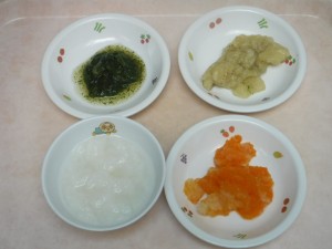 離乳食 ７倍がゆペースト トマトとキャベツとほうれん草のマッシュ 人参とじゃが芋のマッシュ 煮バナナ