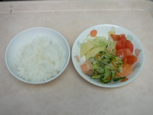 幼児食 ご飯 魚のマリネ トマト 粉吹芋 ボイルキャベツ