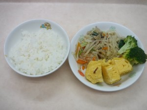 幼児食 ご飯 だしまき卵 チャプチェ ブロッコリー