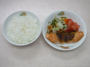 幼児食 ご飯 魚の味噌マヨネーズ焼き 野菜ソテー トマト