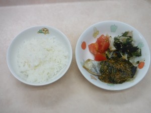 幼児食 ご飯 魚のごまだれかけ もやしの甘酢和え トマト