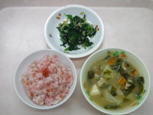 幼児食 梅ちりめんご飯 五目味噌汁 おひたし