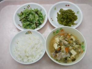 幼児食 ご飯 豚汁 即席漬け ピーマンの炒め物 （きりん組さん収穫）