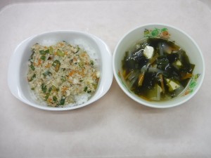 幼児食 マーボーれんこん丼 野菜スープ