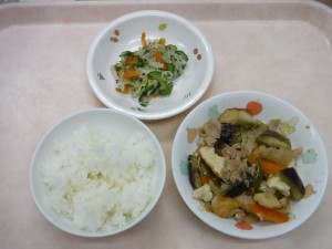 幼児食 ご飯 豚肉と野菜の味噌炒め煮 ゆかり和え