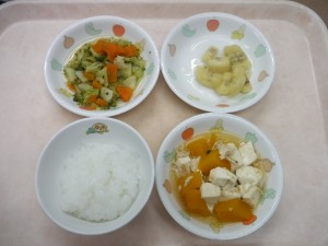 離乳食 5倍がゆ 豆腐とかぼちゃのそぼろ煮 ブロッコリーの根菜煮 煮ばなな