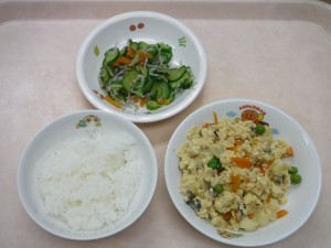 幼児食 ご飯 いり豆腐 きゅうりもみ