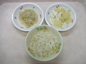 離乳食 うどん キャベツのそぼろ煮 じゃが芋と豆腐の煮付け