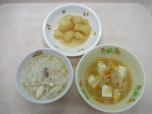 離乳食 魚入りがゆ 味噌汁 じゃが芋の煮つけ 