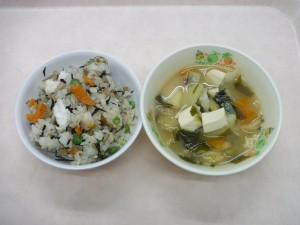 幼児食 魚入りご飯 味噌汁意