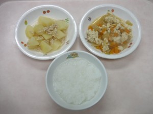 離乳食 5倍がゆ じゃが芋のそぼろ煮 豆腐と人参の炊き合せ