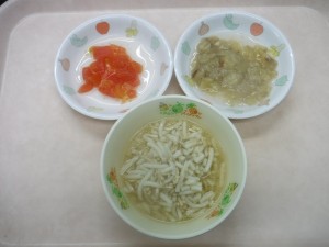 離乳食 そぼろうどん トマト 煮バナナ