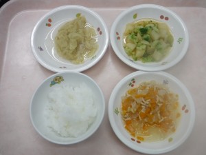 離乳食 5倍がゆ じゃが芋とブロッコリーの煮物 人参と玉葱のそぼろ煮 煮バナナ
