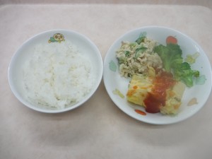 幼児食 ご飯 ポテトオムレツ 切干大根サラダ ブロッコリー