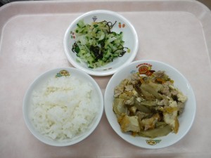 幼児食 ご飯 豚肉となすの味噌炒め煮 即席漬け
