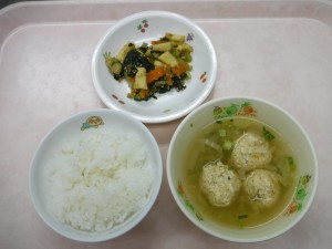 幼児食 ご飯 つくね汁 さつま芋のごま和え
