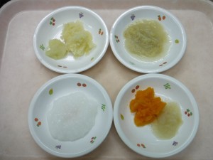 離乳食2 ペースト おかゆ 人参と玉ねぎ じゃが芋とキャベツ 煮バナナ
