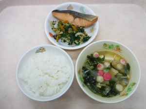 幼児食 ご飯 味噌汁 魚の塩焼き おひたし