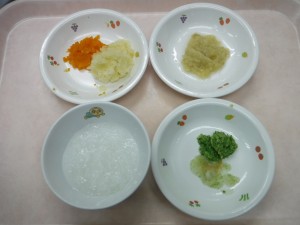 離乳食2 つぶつぶがゆ じゃが芋と人参 ブロッコリーと玉葱 煮バナナ