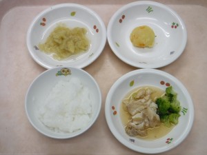 離乳食1 なんはん じゃが芋のお焼き 煮魚 ブロッコリーのぽってり煮 煮バナナ