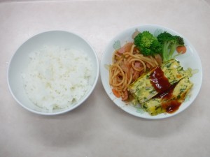 幼児食 ご飯 五目卵焼き スパゲティソテー ブロッコリー