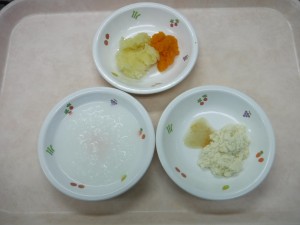 離乳食 つぶつぶがゆ 人参とじゃが芋 豆腐と玉葱