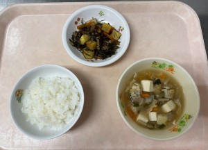 幼児食 ・ご飯 ・豚汁 ・昆布イリチー