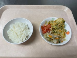 幼児食 ・はんぺんのオランダ揚げ ・伴三絲 ・トマト ・
