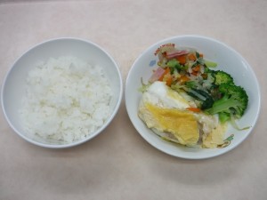 幼児食 ご飯 魚のピカタ 野菜ソテー ブロッコリー